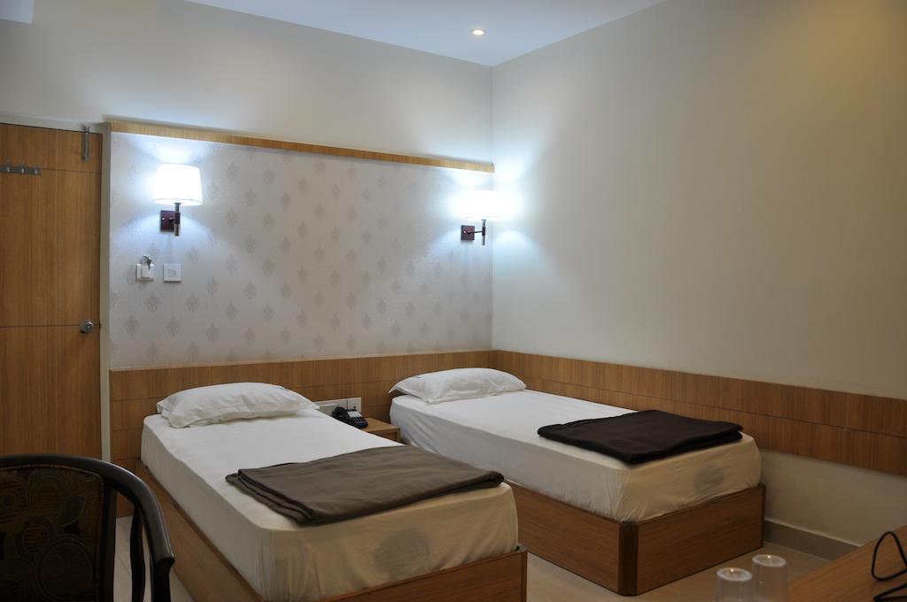 Hotel Athidi Grand Visakhapatnam Zimmer foto